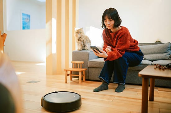 pet parent receiving a thoughtful text from her cattery